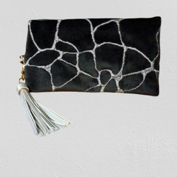 Makeup Junkie Velvet Black/Silver Mini Cosmetic Bag NWOT - Picture 2 of 3